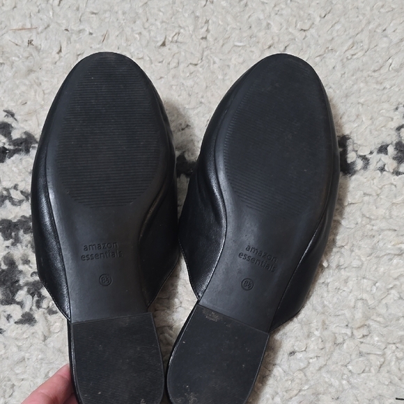 Amazon Essentials Black and Gold Mules - Picture 2 of 3